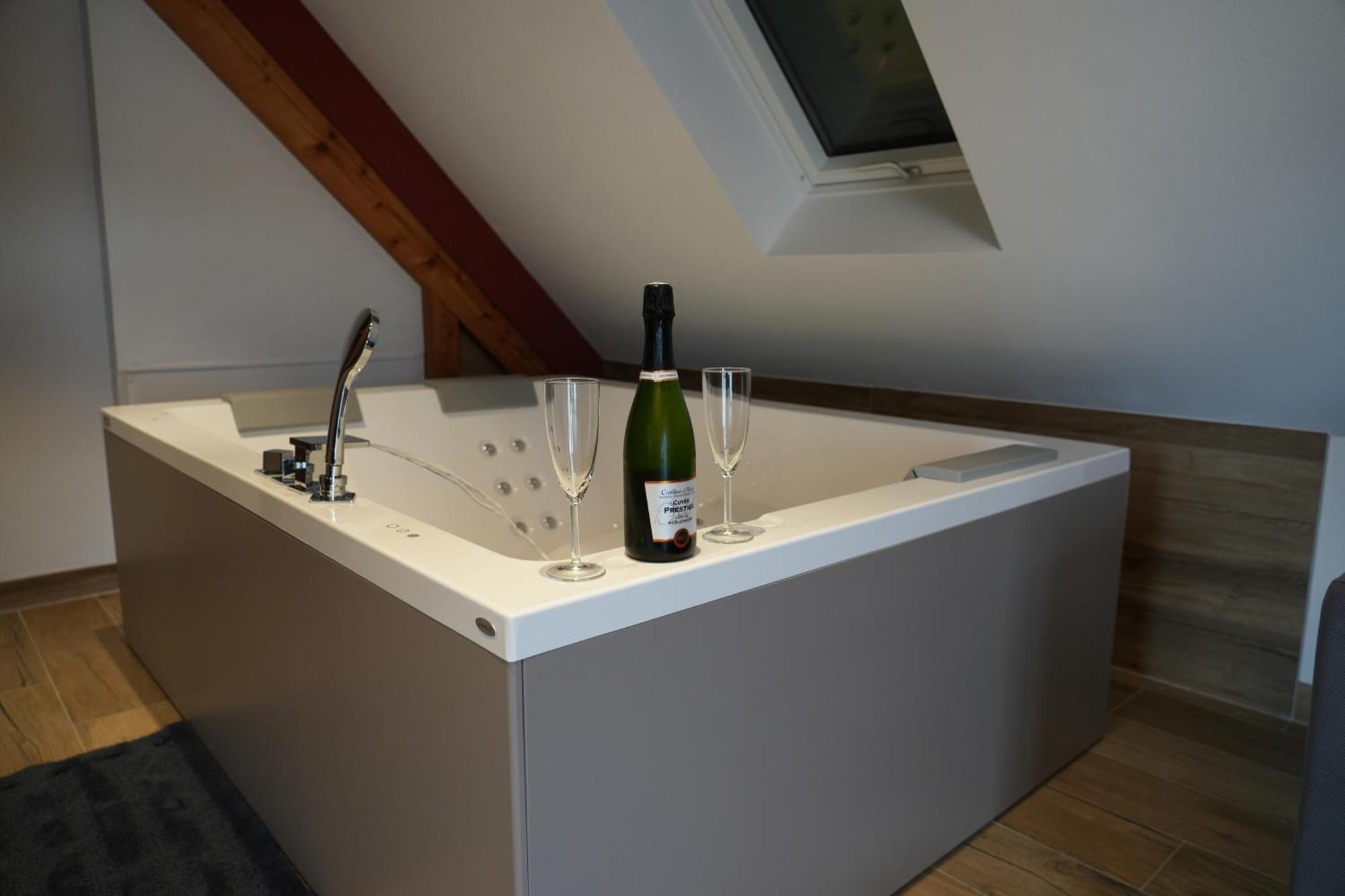 Gite Spa L'Atelier Emile - Spa Privatif - 5 Min Colmar Sainte-Croix-en-Plaine Exteriör bild