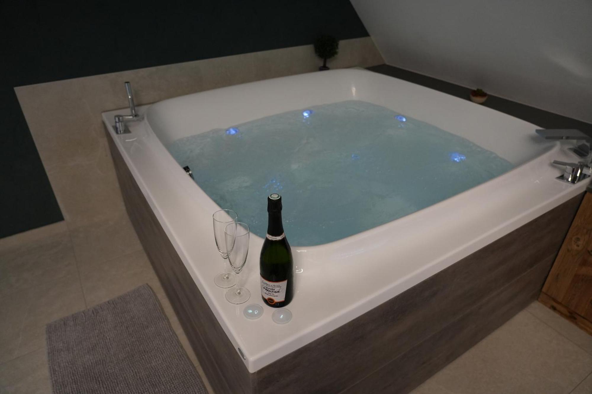 Gite Spa L'Atelier Emile - Spa Privatif - 5 Min Colmar Sainte-Croix-en-Plaine Rum bild